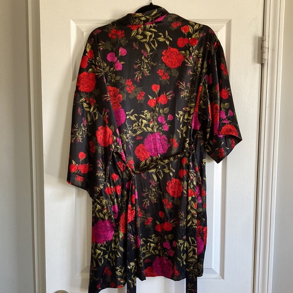 Ambrielle Robe - Picture 4 of 4